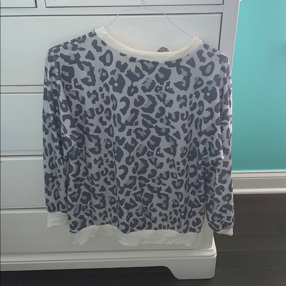 Cheetah sweatshirt/ sweater - Picture 2 of 3